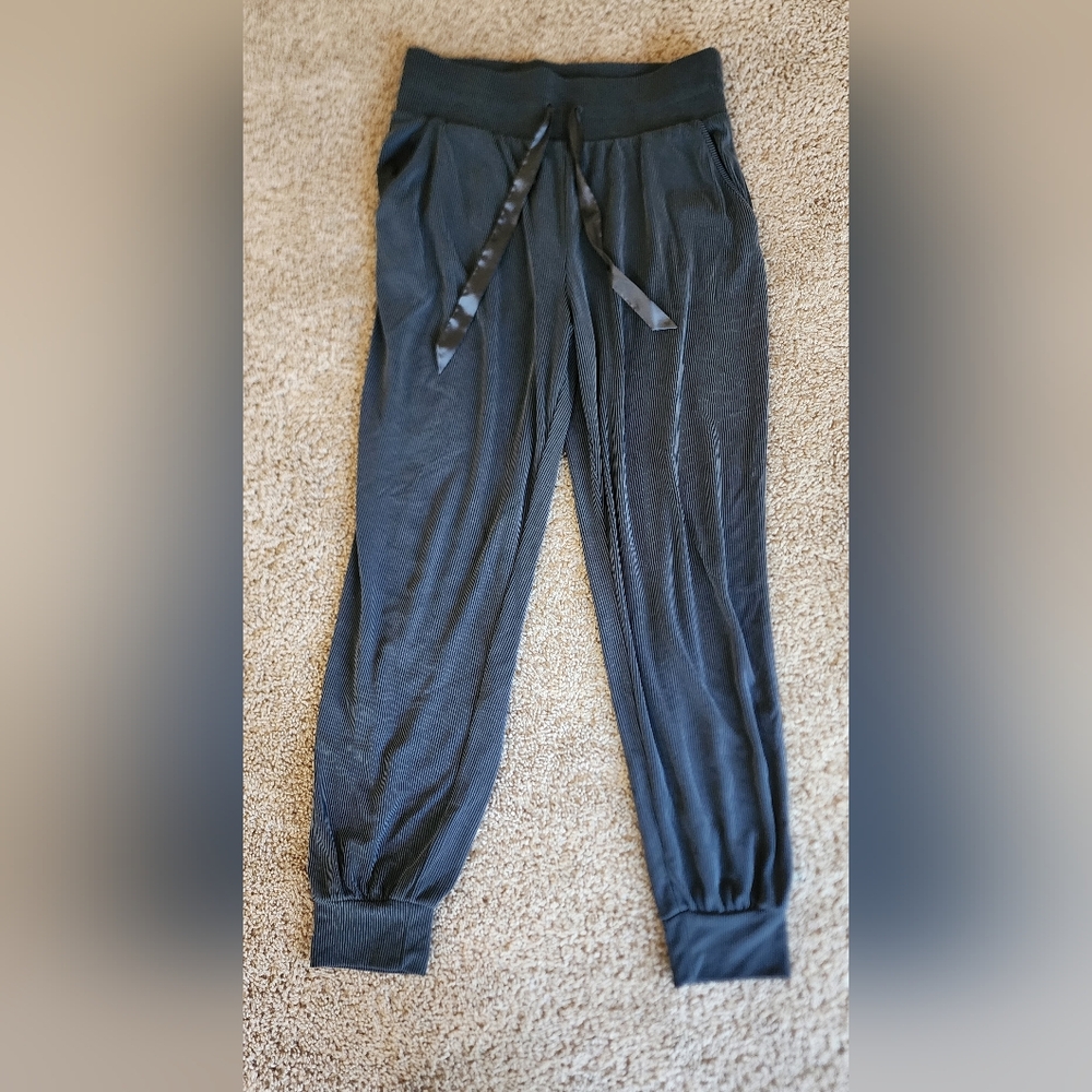 Victoria Secret Grey RibbedJogger Pants Sz M - Picture 3 of 8